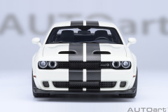71766 1/18 DODGE CHALLENGER SRT SUPER STOCK 2023 (KNUCKLE WHITE)