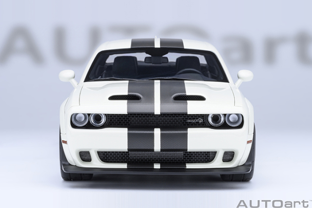 71766 1/18 DODGE CHALLENGER SRT SUPER STOCK 2023 (KNUCKLE WHITE)