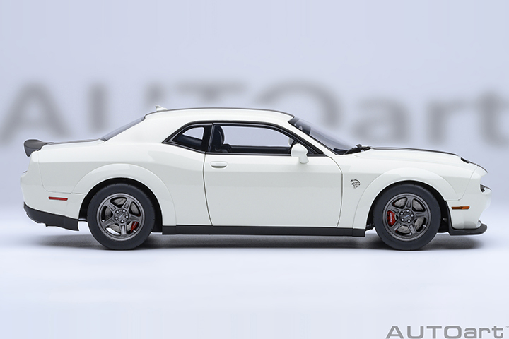 71766 1/18 DODGE CHALLENGER SRT SUPER STOCK 2023 (KNUCKLE WHITE)