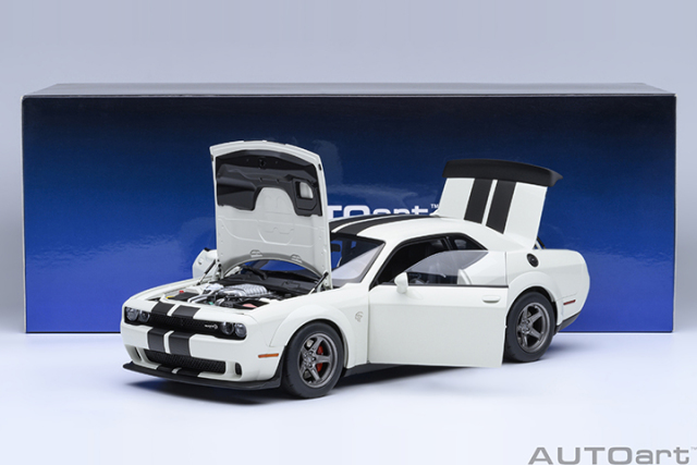 71766 1/18 DODGE CHALLENGER SRT SUPER STOCK 2023 (KNUCKLE WHITE)