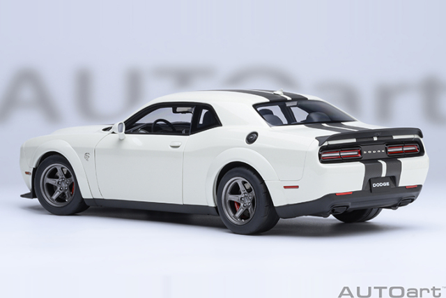 71766 1/18 DODGE CHALLENGER SRT SUPER STOCK 2023 (KNUCKLE WHITE)
