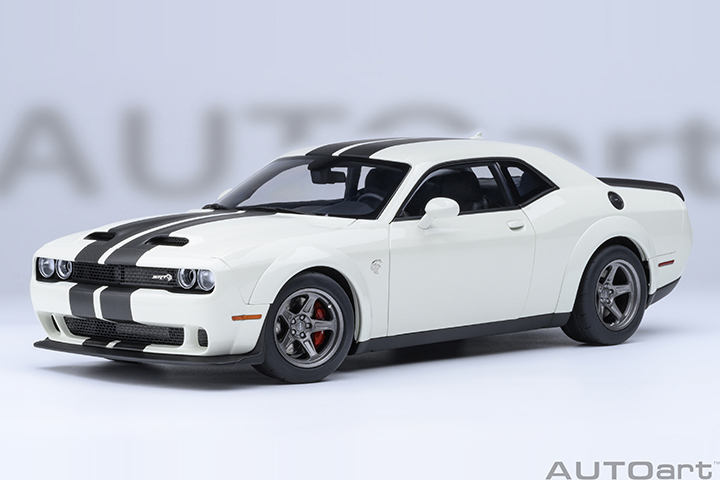 71766 1/18 DODGE CHALLENGER SRT SUPER STOCK 2023 (KNUCKLE WHITE)