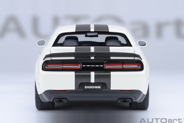 71766 1/18 DODGE CHALLENGER SRT SUPER STOCK 2023 (KNUCKLE WHITE)