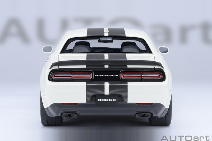 71766 1/18 DODGE CHALLENGER SRT SUPER STOCK 2023 (KNUCKLE WHITE)
