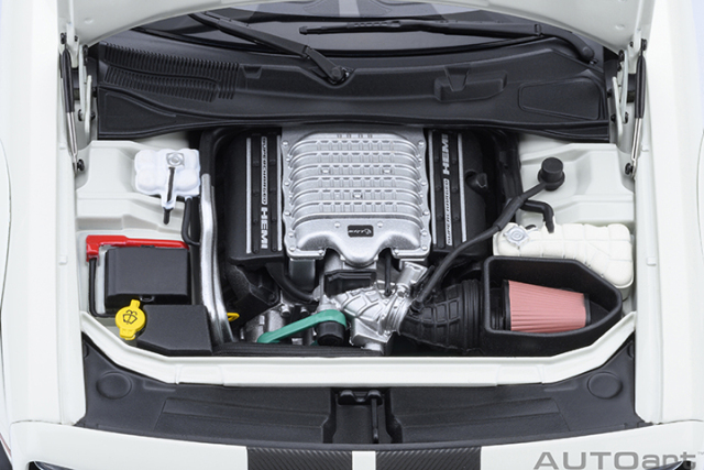 71766 1/18 DODGE CHALLENGER SRT SUPER STOCK 2023 (KNUCKLE WHITE)