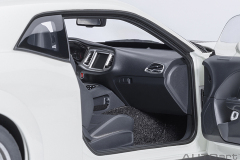 71766 1/18 DODGE CHALLENGER SRT SUPER STOCK 2023 (KNUCKLE WHITE)