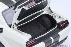 71766 1/18 DODGE CHALLENGER SRT SUPER STOCK 2023 (KNUCKLE WHITE)