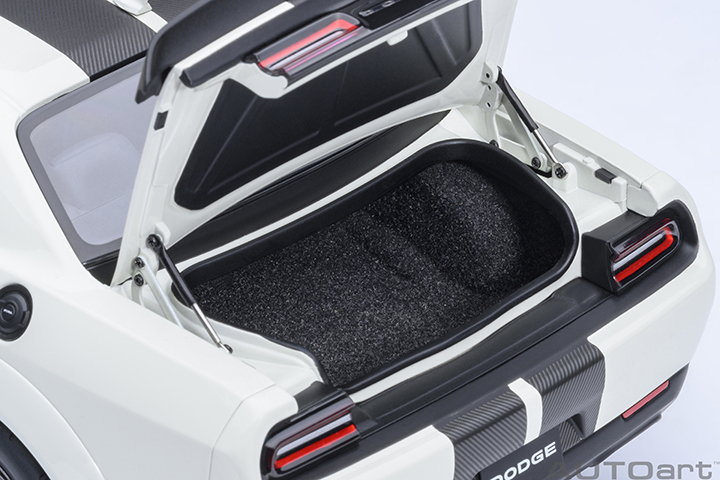 71766 1/18 DODGE CHALLENGER SRT SUPER STOCK 2023 (KNUCKLE WHITE)