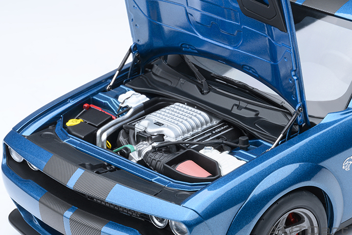 71767 1/18 DODGE CHALLENGER SRT SUPER STOCK 2023 (FROSBITE/BLUE)