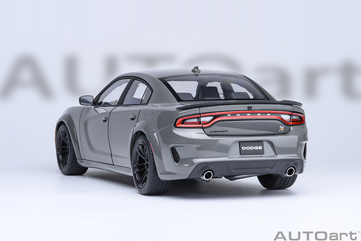 71756 1/18 DODGE CHARGER SCAT PACK WIDEBODY (DESTROYER GREY)
