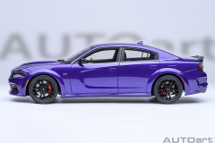71757 1/18 DODGE CHARGER SCAT PACK WIDEBODY (PLUM CRAZY)