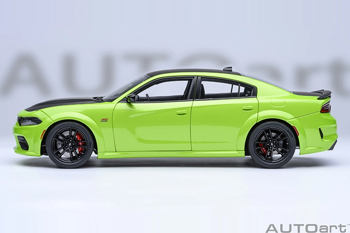 71758 1/18 DODGE CHARGER SCAT PACK WIDEBODY (SUBLIME)