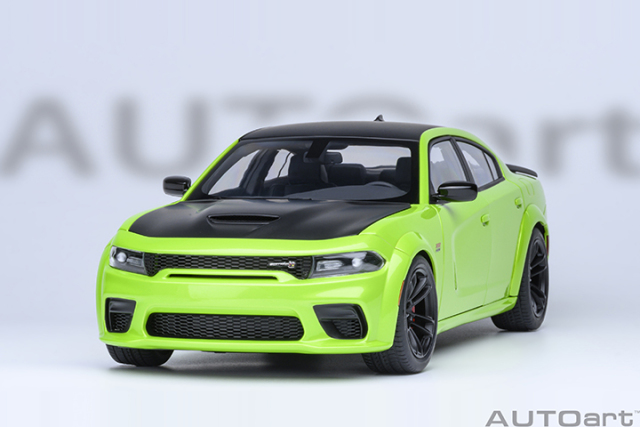 71758 1/18 DODGE CHARGER SCAT PACK WIDEBODY (SUBLIME)