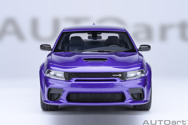 71757 1/18 DODGE CHARGER SCAT PACK WIDEBODY (PLUM CRAZY)