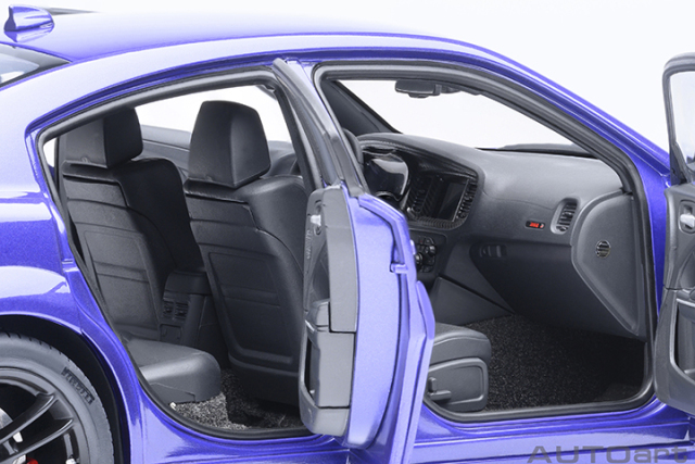 71757 1/18 DODGE CHARGER SCAT PACK WIDEBODY (PLUM CRAZY)