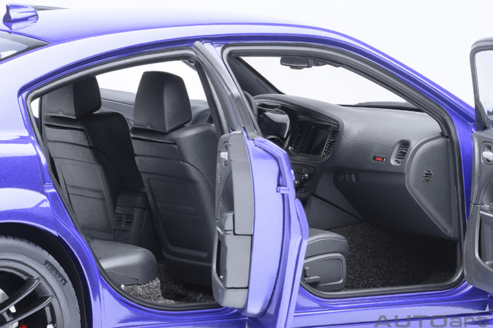 71757 1/18 DODGE CHARGER SCAT PACK WIDEBODY (PLUM CRAZY)