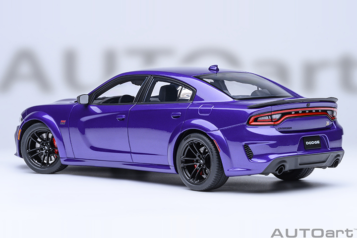 71757 1/18 DODGE CHARGER SCAT PACK WIDEBODY (PLUM CRAZY)
