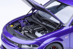 71757 1/18 DODGE CHARGER SCAT PACK WIDEBODY (PLUM CRAZY)
