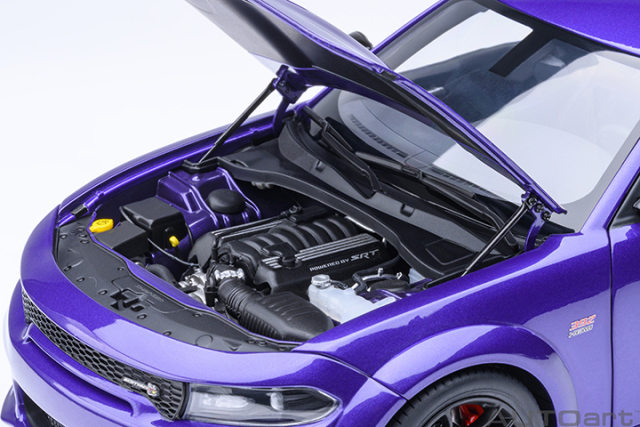 71757 1/18 DODGE CHARGER SCAT PACK WIDEBODY (PLUM CRAZY)