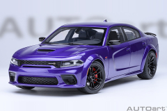 71757 1/18 DODGE CHARGER SCAT PACK WIDEBODY (PLUM CRAZY)