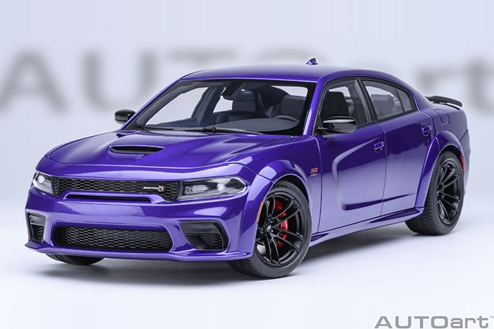 71757 1/18 DODGE CHARGER SCAT PACK WIDEBODY (PLUM CRAZY)