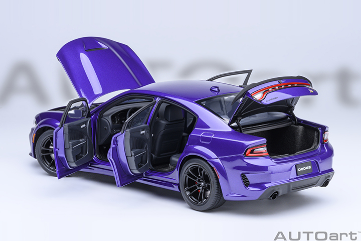 71757 1/18 DODGE CHARGER SCAT PACK WIDEBODY (PLUM CRAZY)