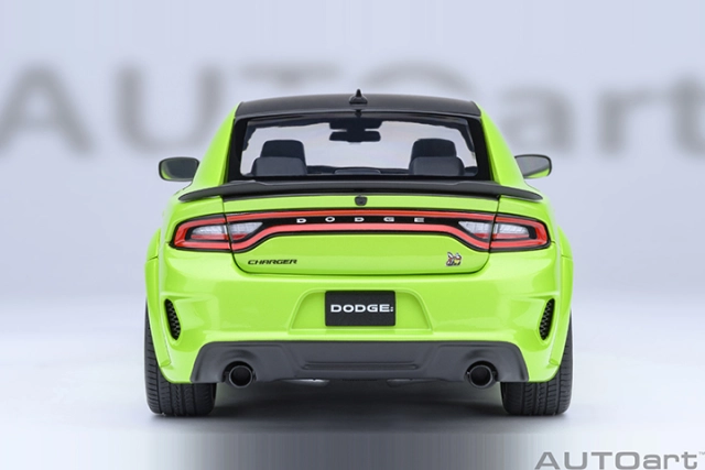 71758 1/18 DODGE CHARGER SCAT PACK WIDEBODY (SUBLIME)