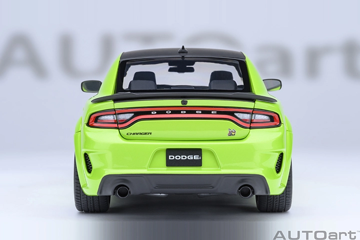71758 1/18 DODGE CHARGER SCAT PACK WIDEBODY (SUBLIME)