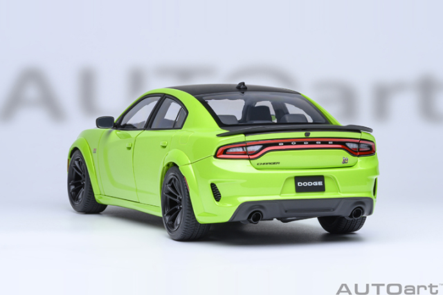 71758 1/18 DODGE CHARGER SCAT PACK WIDEBODY (SUBLIME)