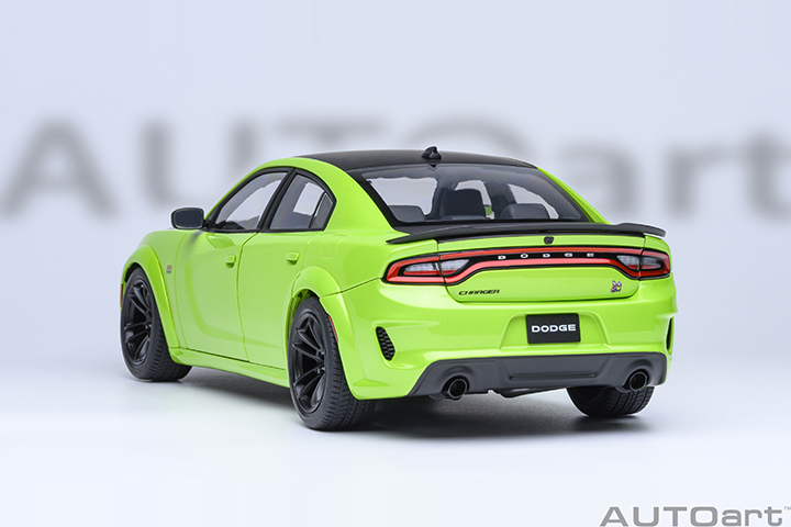 71758 1/18 DODGE CHARGER SCAT PACK WIDEBODY (SUBLIME)