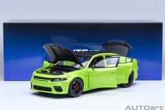 71758 1/18 DODGE CHARGER SCAT PACK WIDEBODY (SUBLIME)
