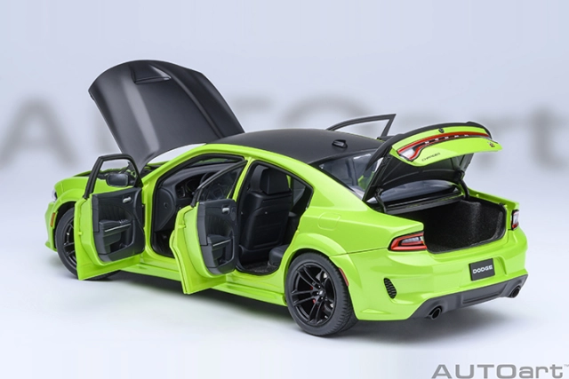71758 1/18 DODGE CHARGER SCAT PACK WIDEBODY (SUBLIME)