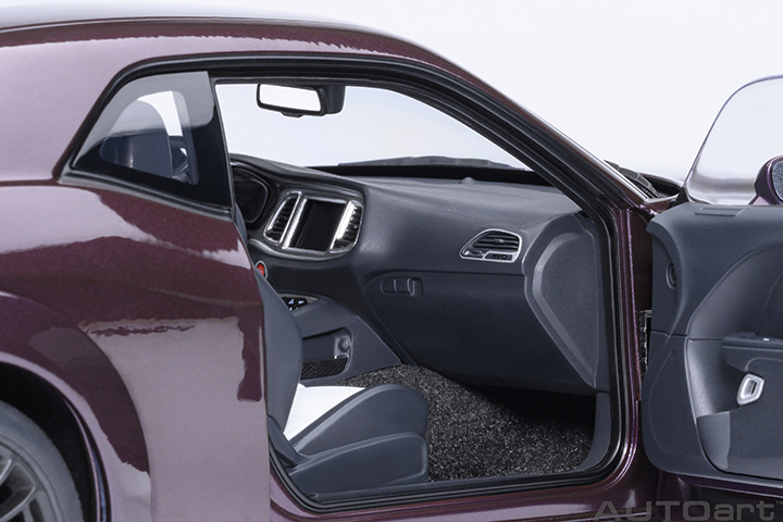 71762 1/18 DODGE CHALLENGER SRT JAILBREAK 2022 (HELLRAISIN/PURPLE)