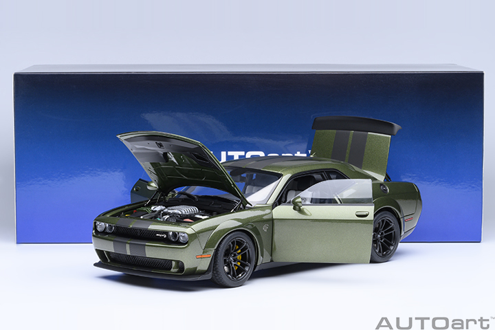 71761 1/18 DODGE CHALLENGER SRT JAILBREAK 2022 (F8 GREEN)