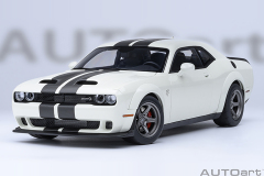 71766 1/18 DODGE CHALLENGER SRT SUPER STOCK 2023 (KNUCKLE WHITE)