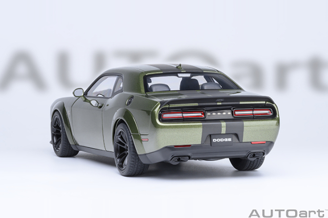 71761 1/18 DODGE CHALLENGER SRT JAILBREAK 2022 (F8 GREEN)