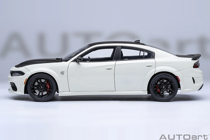 71751 1/18 DODGE CHARGER SRT HELLCAT REDEYE JAILBREAK (KNUCKLE WHITE)