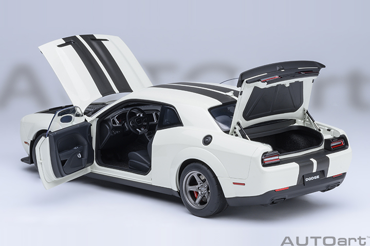 71766 1/18 DODGE CHALLENGER SRT SUPER STOCK 2023 (KNUCKLE WHITE)