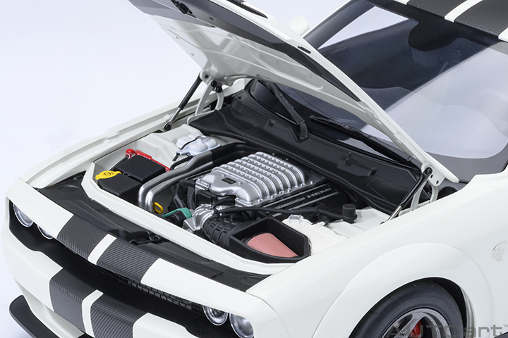 71766 1/18 DODGE CHALLENGER SRT SUPER STOCK 2023 (KNUCKLE WHITE)