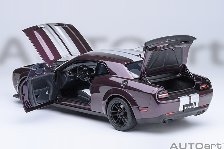 71762 1/18 DODGE CHALLENGER SRT JAILBREAK 2022 (HELLRAISIN/PURPLE)