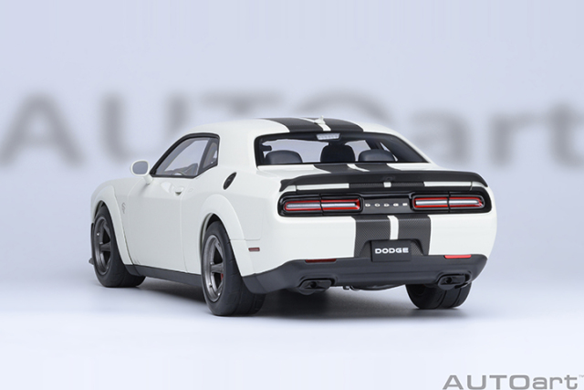 71766 1/18 DODGE CHALLENGER SRT SUPER STOCK 2023 (KNUCKLE WHITE)