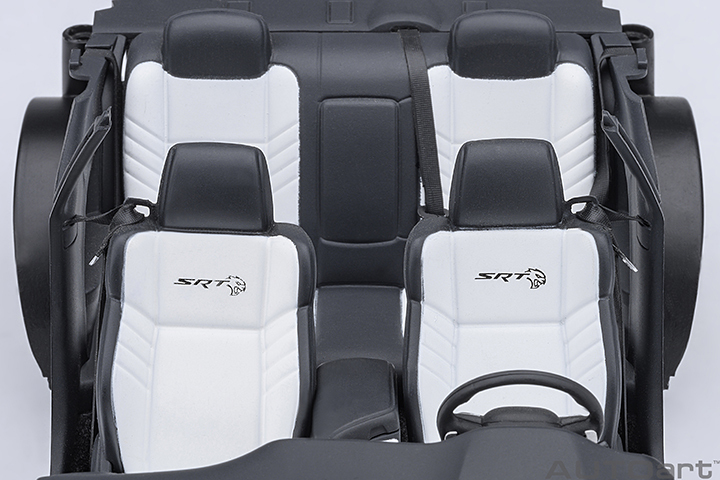 71762 1/18 DODGE CHALLENGER SRT JAILBREAK 2022 (HELLRAISIN/PURPLE)