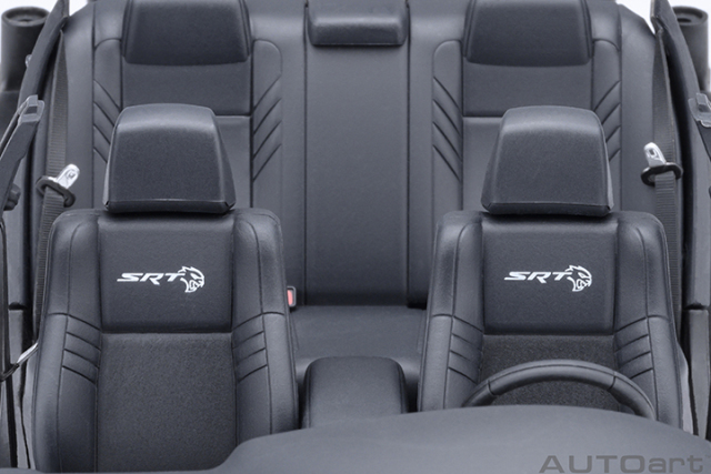 71751 1/18 DODGE CHARGER SRT HELLCAT REDEYE JAILBREAK (KNUCKLE WHITE)