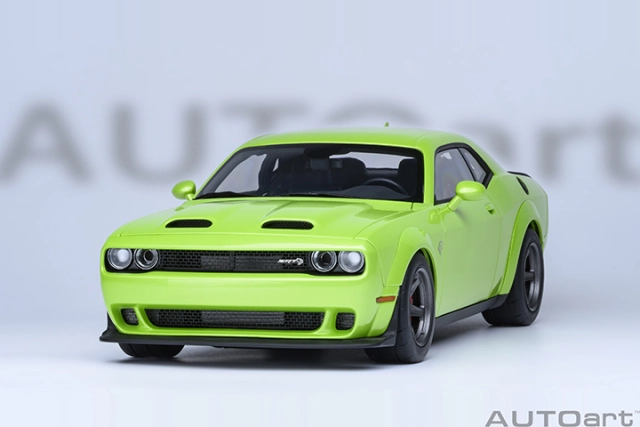 71769 1/18 DODGE CHALLENGER SRT SUPER STOCK 2023 (SUBLIME/GREEN)