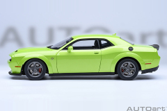 71769 1/18 DODGE CHALLENGER SRT SUPER STOCK 2023 (SUBLIME/GREEN)