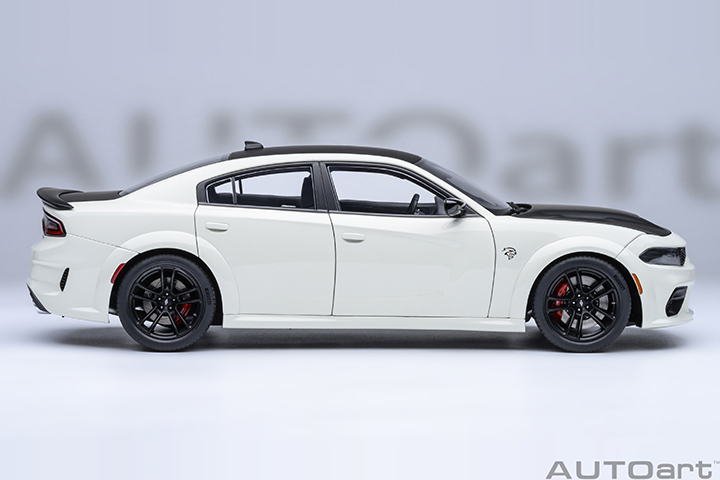 71751 1/18 DODGE CHARGER SRT HELLCAT REDEYE JAILBREAK (KNUCKLE WHITE)