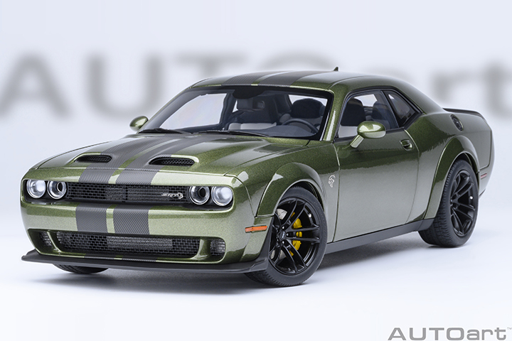 71761 1/18 DODGE CHALLENGER SRT JAILBREAK 2022 (F8 GREEN)