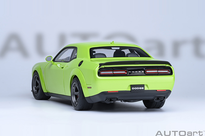 71769 1/18 DODGE CHALLENGER SRT SUPER STOCK 2023 (SUBLIME/GREEN)