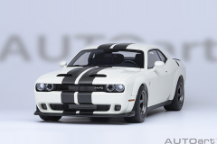 71766 1/18 DODGE CHALLENGER SRT SUPER STOCK 2023 (KNUCKLE WHITE)