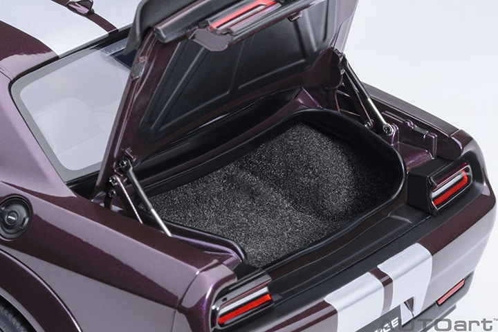 71762 1/18 DODGE CHALLENGER SRT JAILBREAK 2022 (HELLRAISIN/PURPLE)